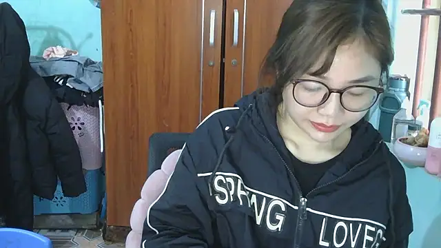 Uhem112 online show from December 2025 01:00:01 AM