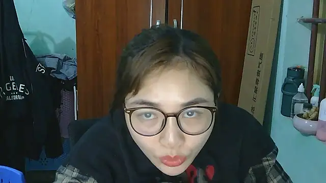 Uhem112 online show from December 2025 01:06:01 PM