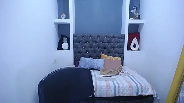 LauraMossart online show from October 2025 03:04:01 AM