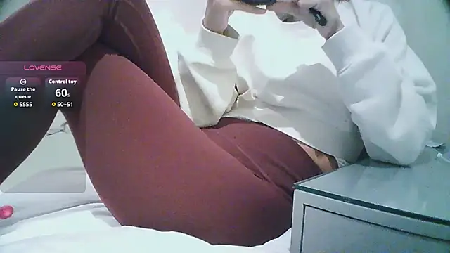 SensualYogi1 online show from October 2025 06:09:02 PM