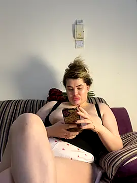 aydabella7777 online show from December 2025 04:35:02 PM