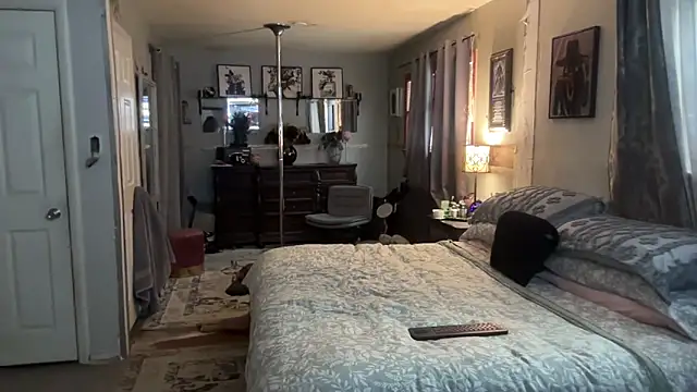 sexyred77713 online show from February 2026 10:24:02 PM