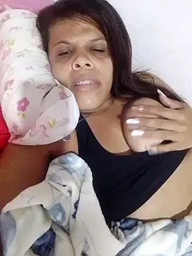 Snapshot of Esperanza_13 chatting on May 2026 01:33:01 AM Esperanza 13 online show from May 2026 01:33:01 AM