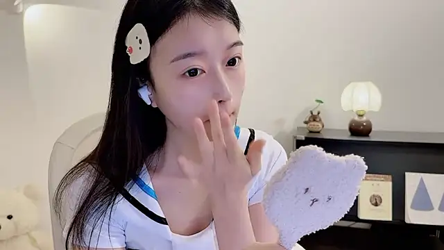 Onechestnut online show from November 2025 06:13:01 AM