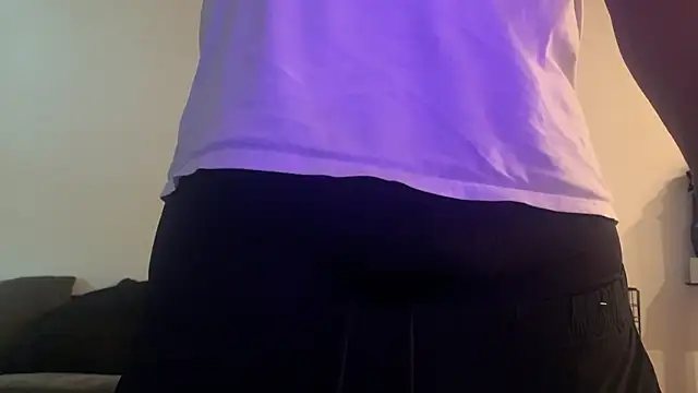 Snapshot of sneakdalink chatting on November 2025 03:52:02 PM sneakdalink online show from November 2025 03:52:02 PM