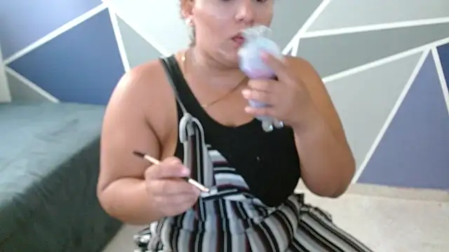 Snapshot of Yera_carey chatting on November 2025 12:05:02 PM Yera carey online show from November 2025 12:05:02 PM