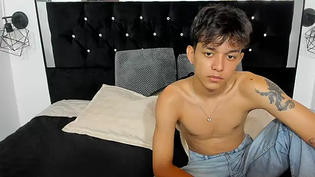 Sebas cat online show from November 2025 07:59:02 PM