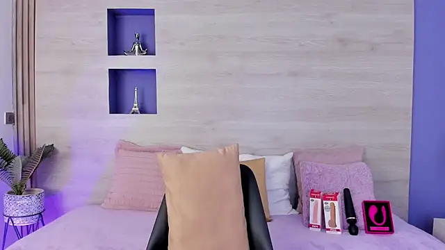 Stephanni  online show from October 2025 01:19:01 PM