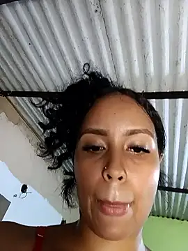 Snapshot of Fernanda30 chatting on May 2026 01:02:04 AM Fernanda30 online show from May 2026 01:02:04 AM