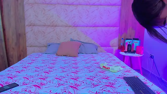 AbrilPeach online show from September 2025 04:23:01 AM