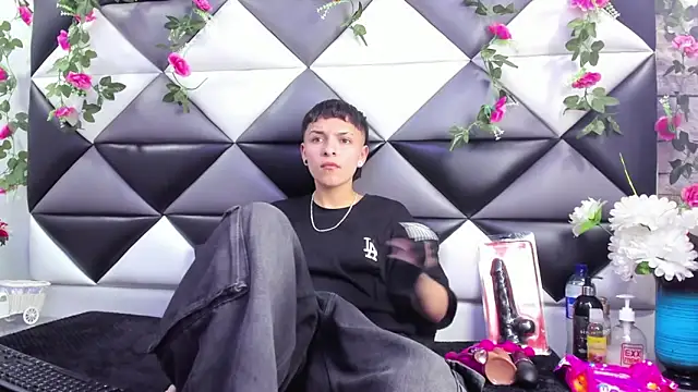 Megan Thompson  online show from October 2025 02:18:01 AM