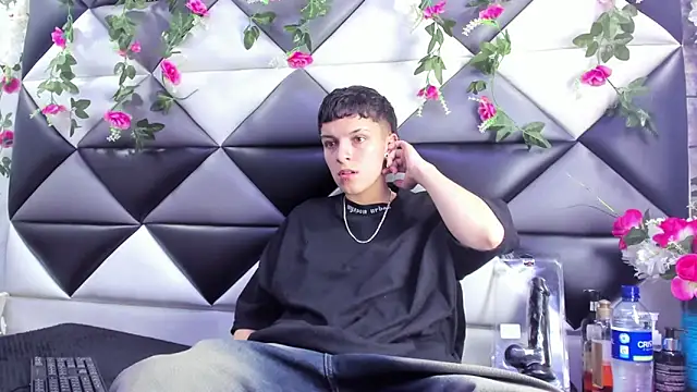 Megan Thompson  online show from December 2025 02:51:02 AM