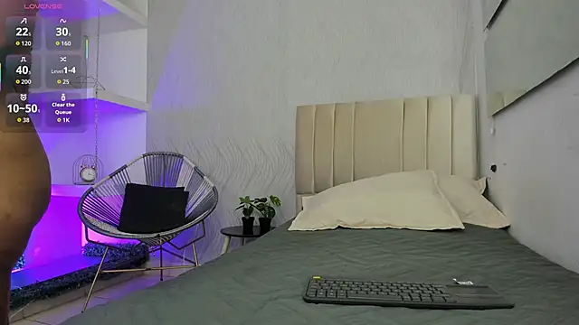 Snapshot of keyla_mejia chatting on October 2025 12:06:02 PM keyla mejia online show from October 2025 12:06:02 PM