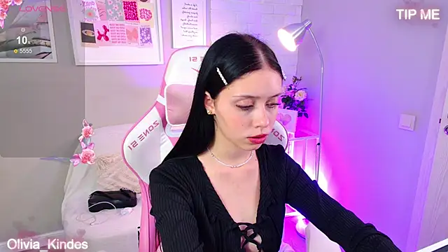 Snapshot of Olivia_Kindes chatting on September 2025 05:14:02 PM Olivia Kindes online show from September 2025 05:14:02 PM