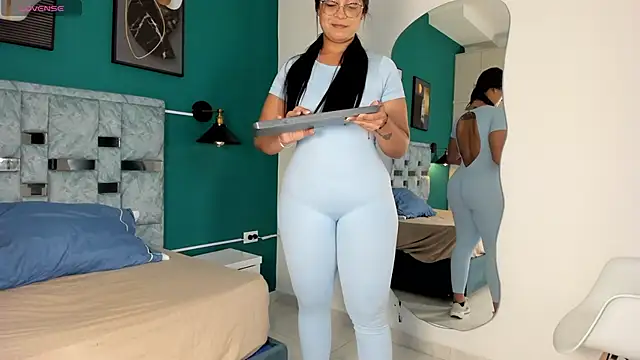 tamara lovv online show from November 2025 12:19:02 PM