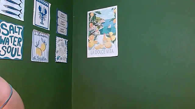 Roxiehood online show from November 2025 02:32:02 AM