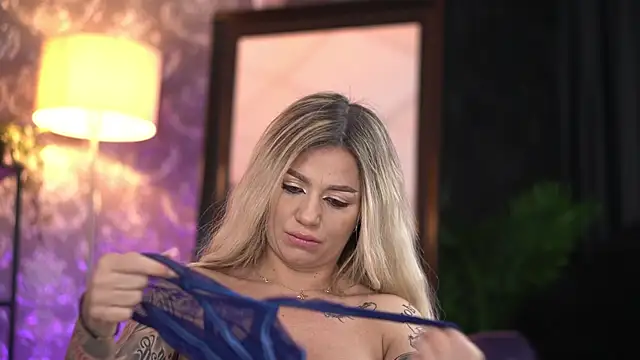 AlmaVelia online show from January 2026 10:04:01 PM