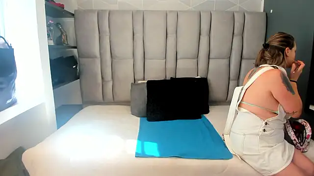 Charlot milf online show from February 2026 02:38:02 PM