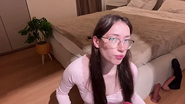 Snapshot of Kelly_Berry__ chatting on October 2025 11:44:01 AM Kelly Berry   online show from October 2025 11:44:01 AM