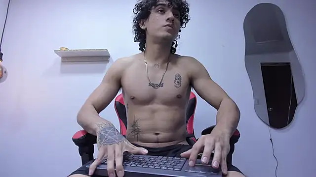 Snapshot of JackesTaylor chatting on October 2025 04:33:01 AM JackesTaylor online show from October 2025 04:33:01 AM