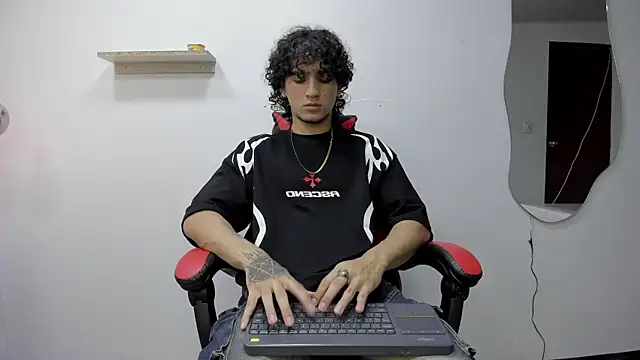 Snapshot of JackesTaylor chatting on November 2025 05:07:02 AM JackesTaylor online show from November 2025 05:07:02 AM