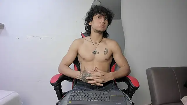 Snapshot of JackesTaylor chatting on November 2025 05:39:02 AM JackesTaylor online show from November 2025 05:39:02 AM