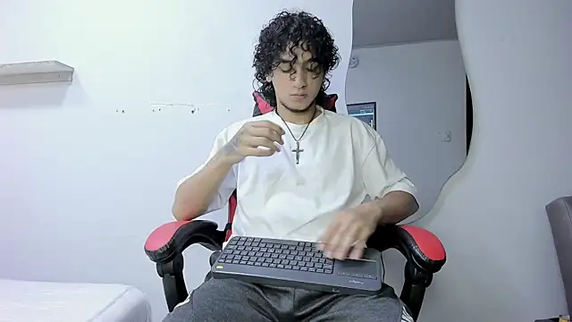 Snapshot of JackesTaylor chatting on November 2025 04:44:02 AM JackesTaylor online show from November 2025 04:44:02 AM