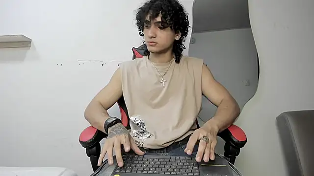 Snapshot of JackesTaylor chatting on November 2025 05:07:01 AM JackesTaylor online show from November 2025 05:07:01 AM