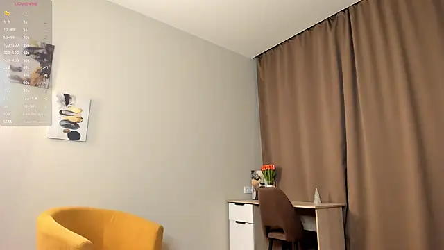 TaiteFairfield online show from November 2025 06:49:01 AM