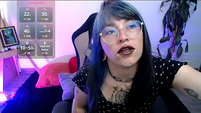 Snapshot of LunaBunny8 chatting on November 2025 02:06:02 PM LunaBunny8 online show from November 2025 02:06:02 PM