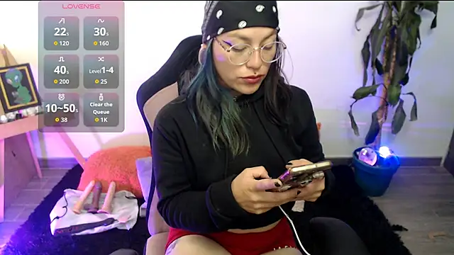 Snapshot of LunaBunny8 chatting on November 2025 02:50:02 PM LunaBunny8 online show from November 2025 02:50:02 PM