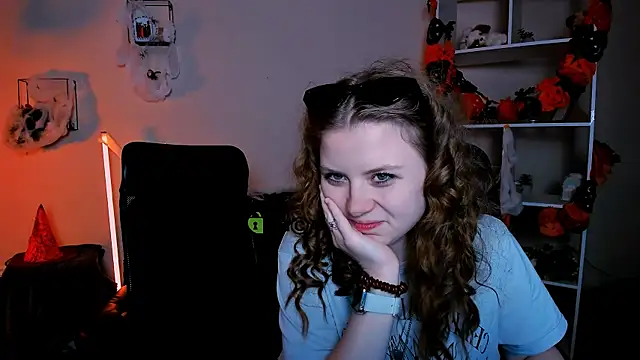 Snapshot of foxy_tease_ chatting on October 2025 10:42:02 PM foxy tease  online show from October 2025 10:42:02 PM