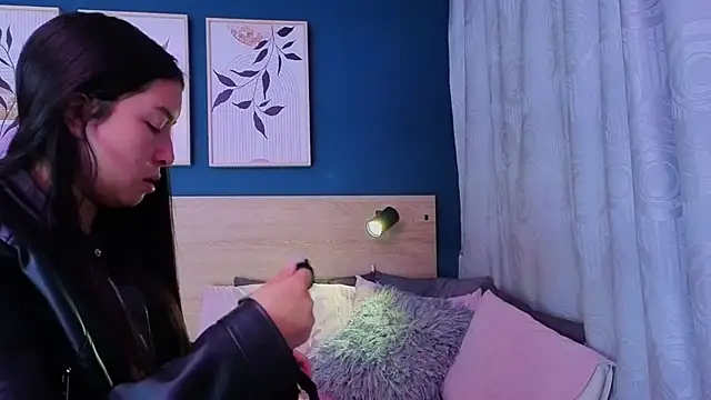 SarahMiler  online show from March 2026 12:34:01 PM