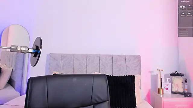 Taylormaxwell online show from February 2026 08:04:01 PM