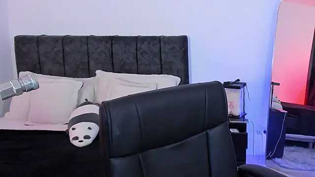 Taylormaxwell online show from February 2026 09:26:01 PM