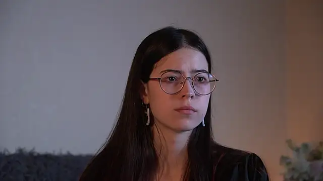 Snapshot of ywixos chatting on September 2025 09:21:02 AM ywixos online show from September 2025 09:21:02 AM