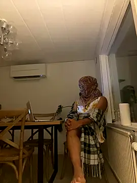 latina-pene online show from December 2025 05:51:02 PM