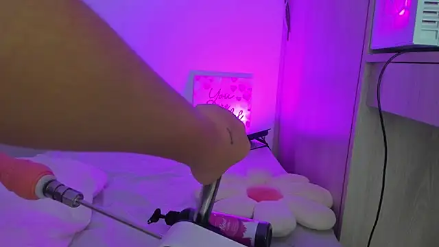 Eva cutte online show from September 2025 11:54:01 AM