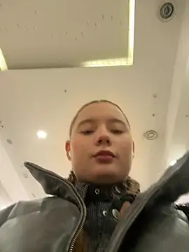 Snapshot of StephanieMur chatting on November 2025 03:50:02 AM StephanieMur online show from November 2025 03:50:02 AM