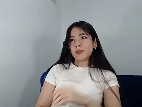 Snapshot of EloiseJun chatting on November 2025 03:28:01 AM EloiseJun online show from November 2025 03:28:01 AM