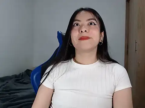 Snapshot of EloiseJun chatting on November 2025 04:34:01 AM EloiseJun online show from November 2025 04:34:01 AM