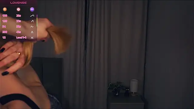 Snapshot of VeronaBench chatting on November 2025 06:45:01 AM VeronaBench online show from November 2025 06:45:01 AM