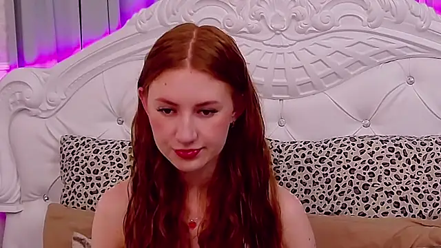 Snapshot of SaraMoor chatting on September 2025 09:26:02 PM SaraMoor online show from September 2025 09:26:02 PM