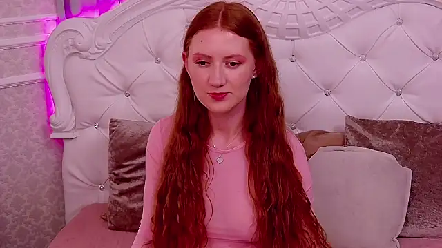 Snapshot of SaraMoor chatting on October 2025 06:16:02 PM SaraMoor online show from October 2025 06:16:02 PM