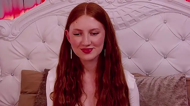 Snapshot of SaraMoor chatting on October 2025 04:30:01 PM SaraMoor online show from October 2025 04:30:01 PM