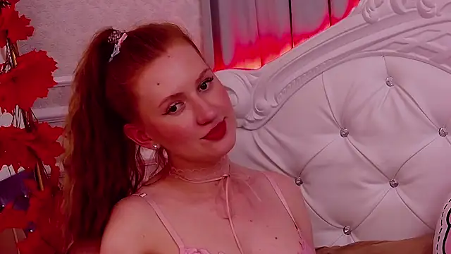 Snapshot of SaraMoor chatting on October 2025 09:16:02 PM SaraMoor online show from October 2025 09:16:02 PM