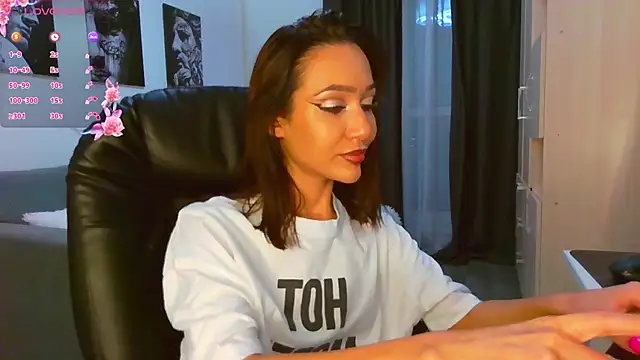 Snapshot of Lisa_Shultz chatting on December 2025 05:19:02 PM Lisa Shultz online show from December 2025 05:19:02 PM