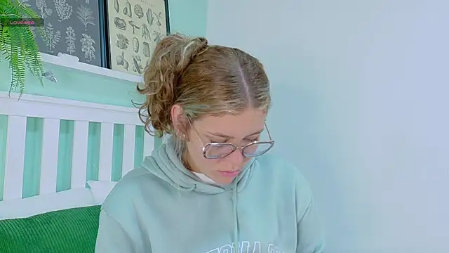 BelaMiller  online show from October 2025 11:51:02 AM