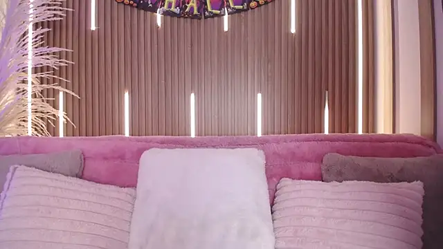 Snapshot of MylaDreams chatting on October 2025 03:42:01 AM MylaDreams online show from October 2025 03:42:01 AM