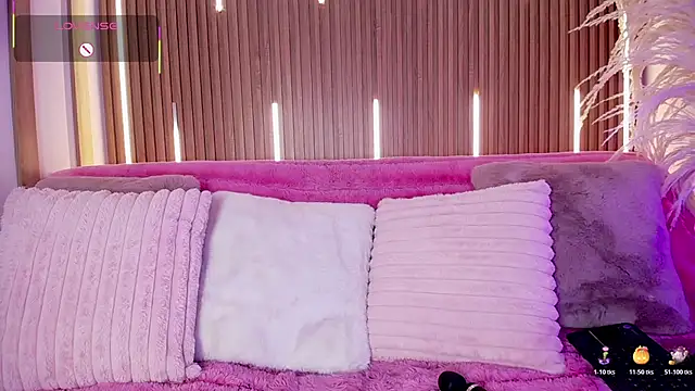 Snapshot of MylaDreams chatting on November 2025 03:28:01 AM MylaDreams online show from November 2025 03:28:01 AM